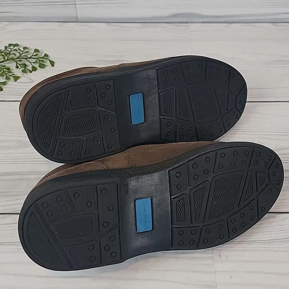 Thom McAn stylish comfortable